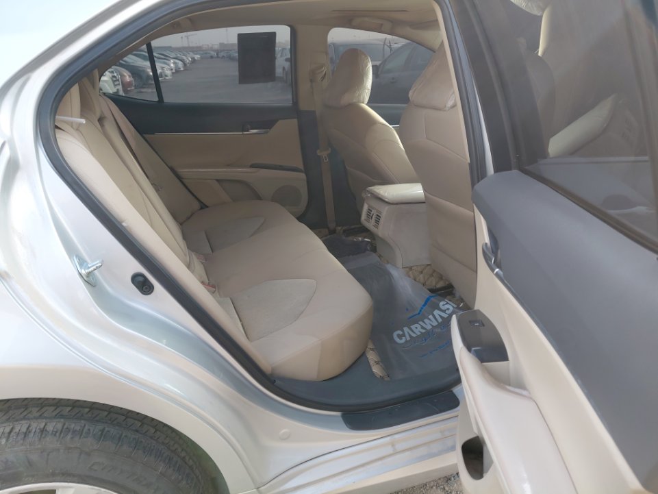 Toyota Camry GLE 2020 image