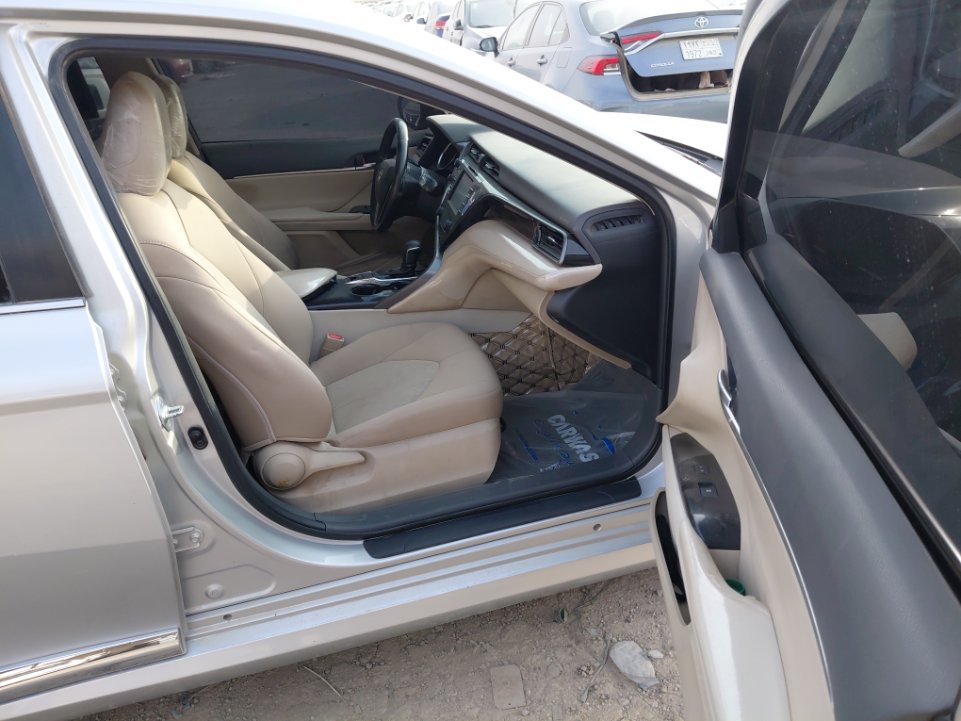 Toyota Camry GLE 2020 image