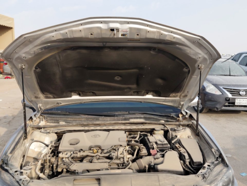 Toyota Camry GLE 2020 image