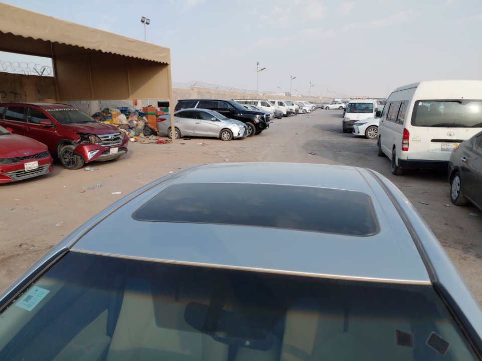 Toyota Camry GLE 2020 image