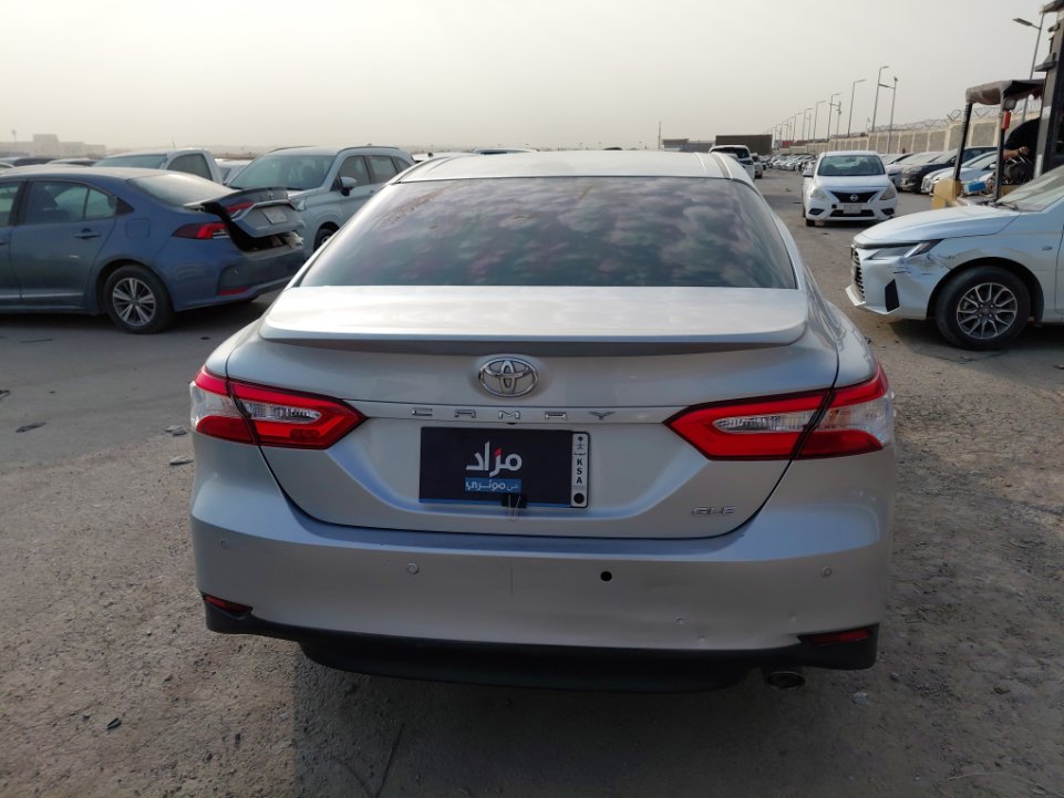 Toyota Camry GLE 2020 image