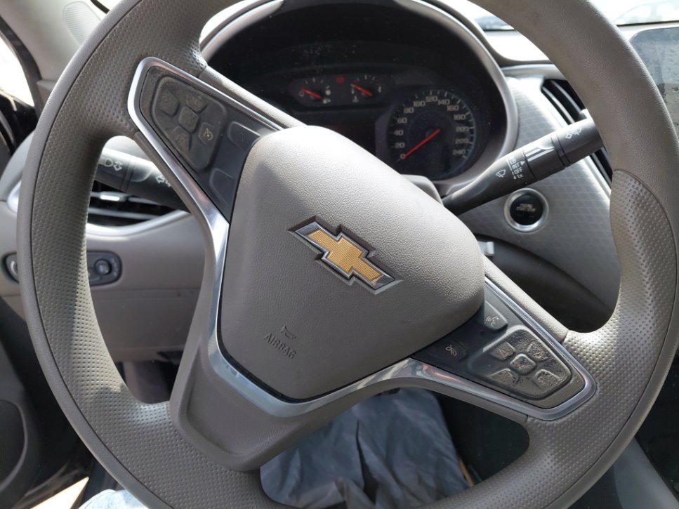 Chevrolet  Malibu ال اس 2020 image