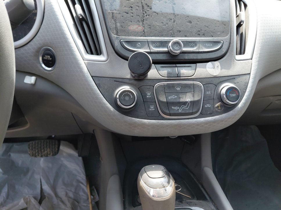 Chevrolet  Malibu ال اس 2020 image