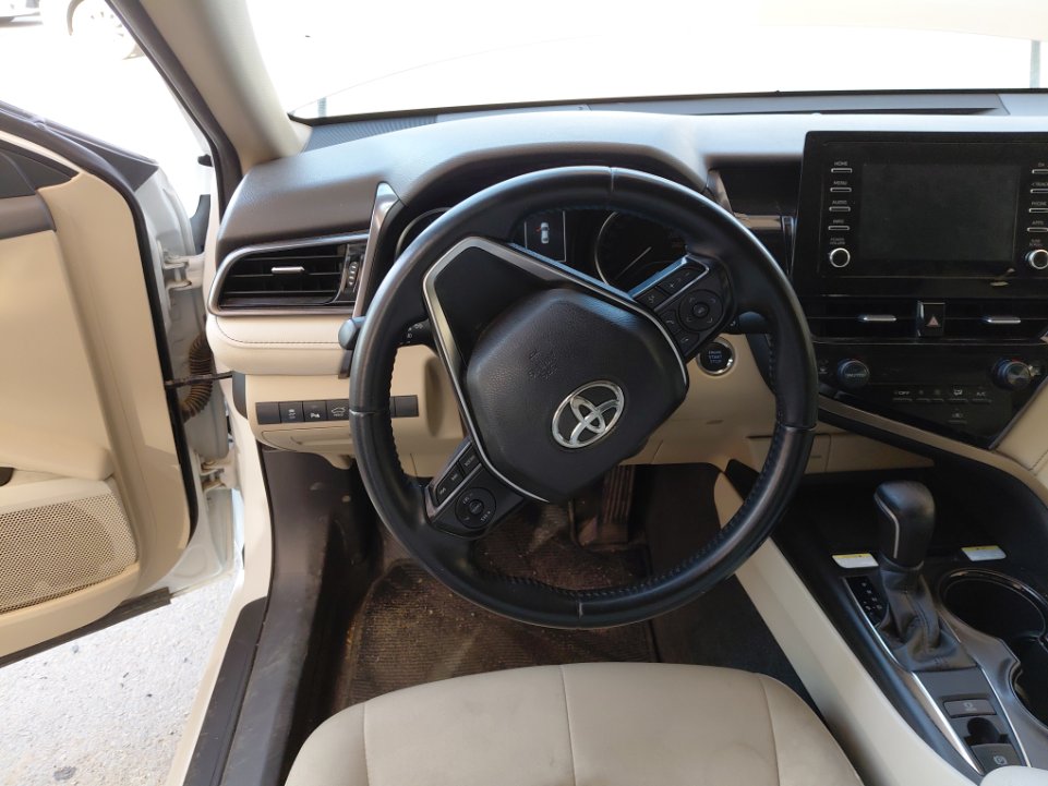 Toyota Camry GLE 2024 image