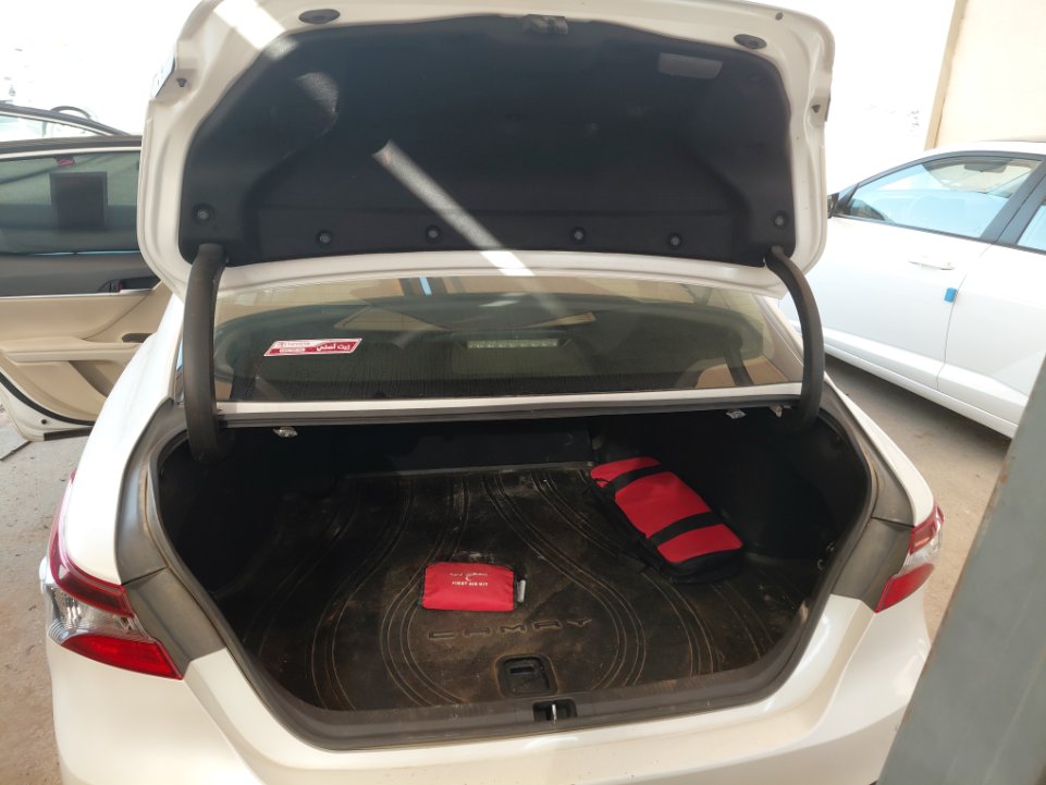 Toyota Camry GLE 2024 image