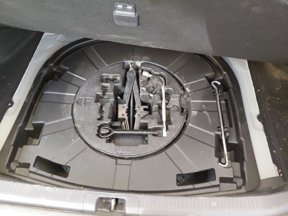 Toyota Camry GLE 2024 image