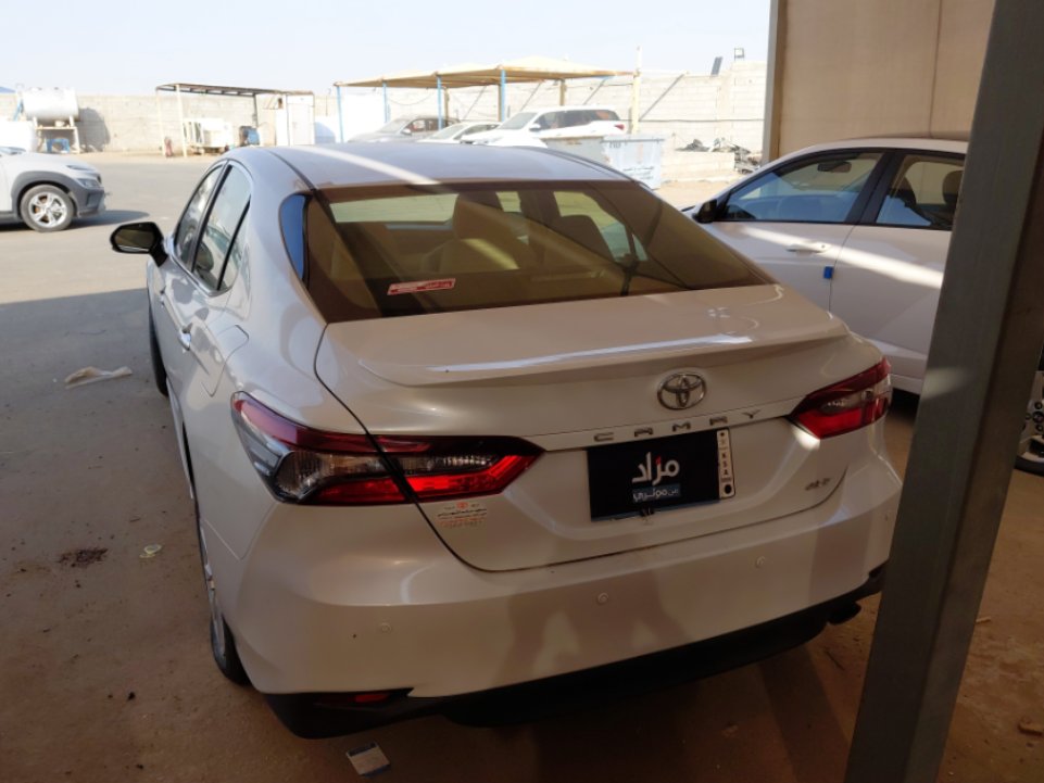 Toyota Camry GLE 2024 image