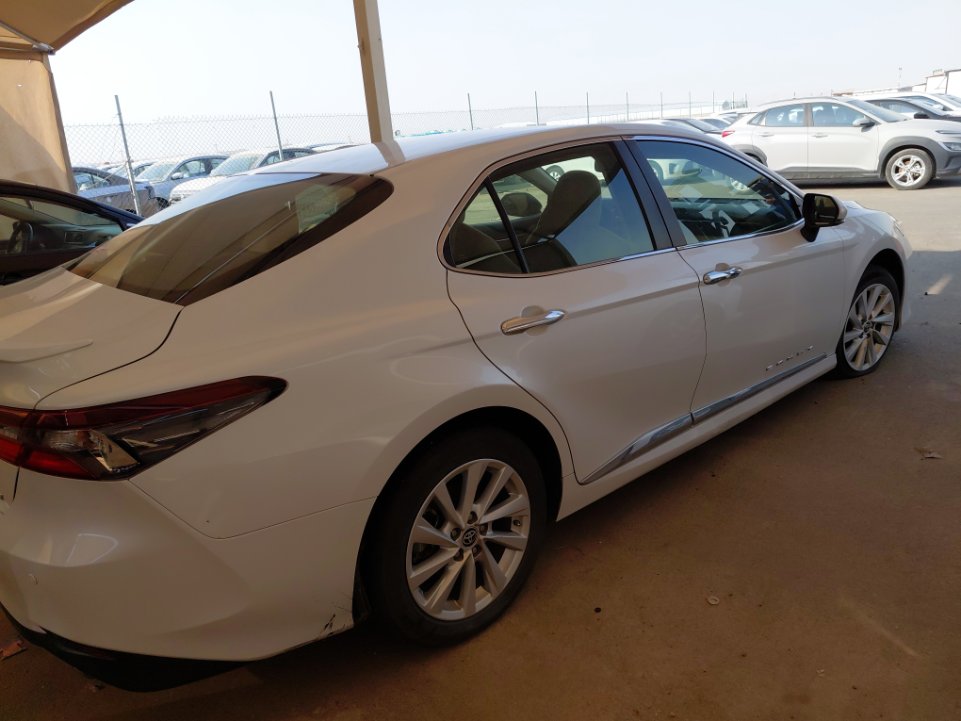 Toyota Camry GLE 2024 image