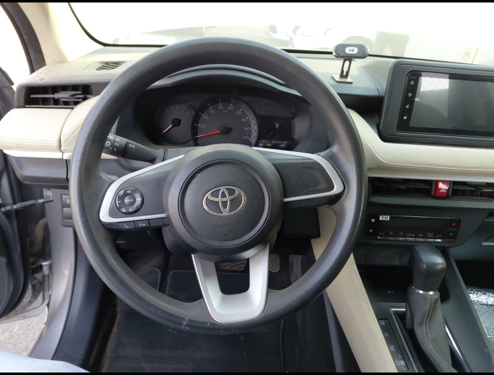 Toyota Yaris Y 2024 image