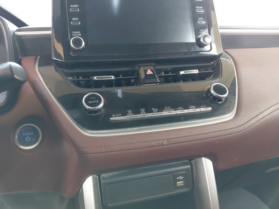 Toyota Corolla Cross LE HEV 2023 image