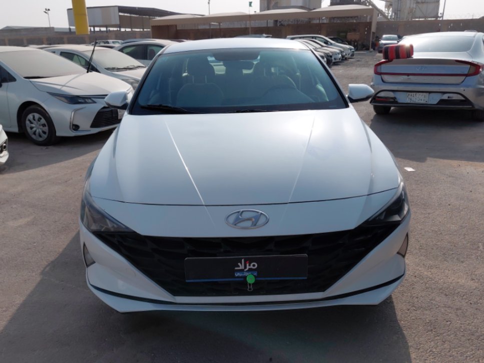 هيونداي إلنترا سمارت 2022