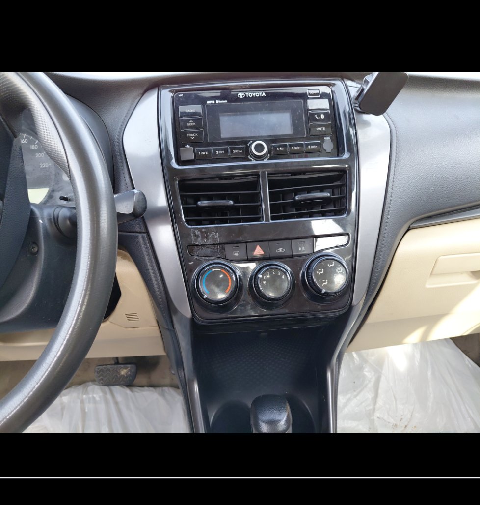 تويوتا يارس Y FLT 2021 image