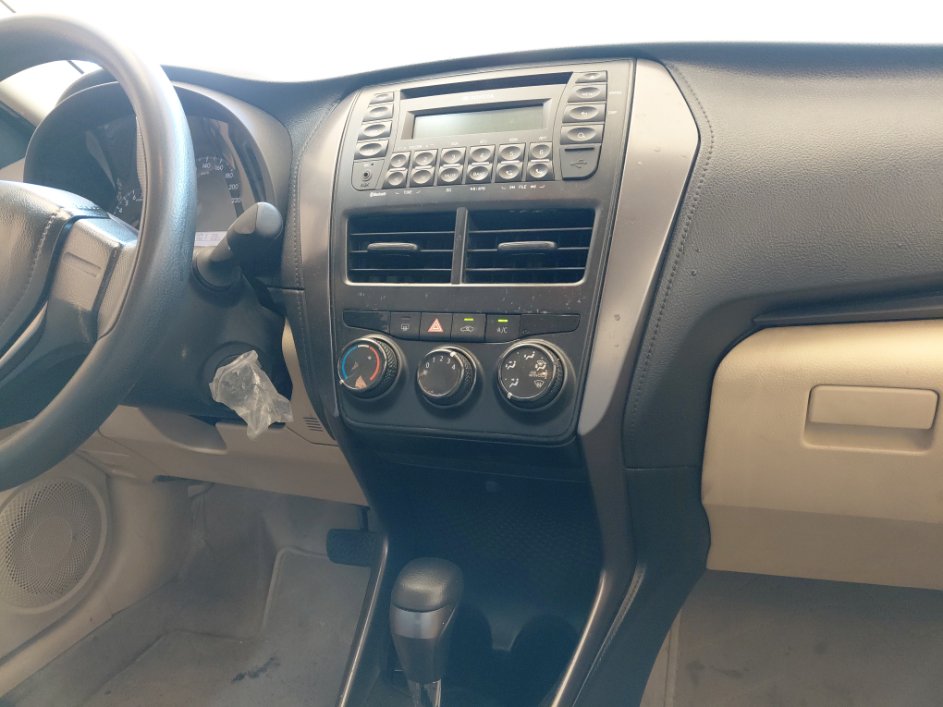 تويوتا يارس Y FLT  2021 image