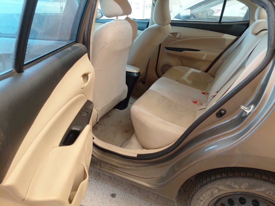 تويوتا يارس Y FLT  2021 image