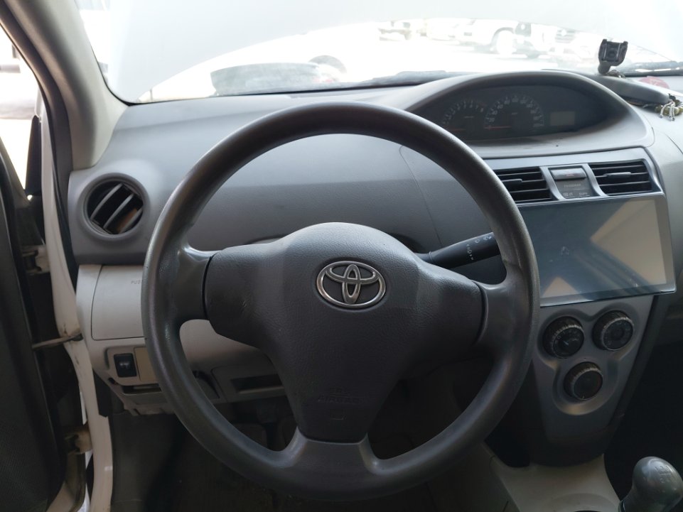 تويوتا يارس  2010 image