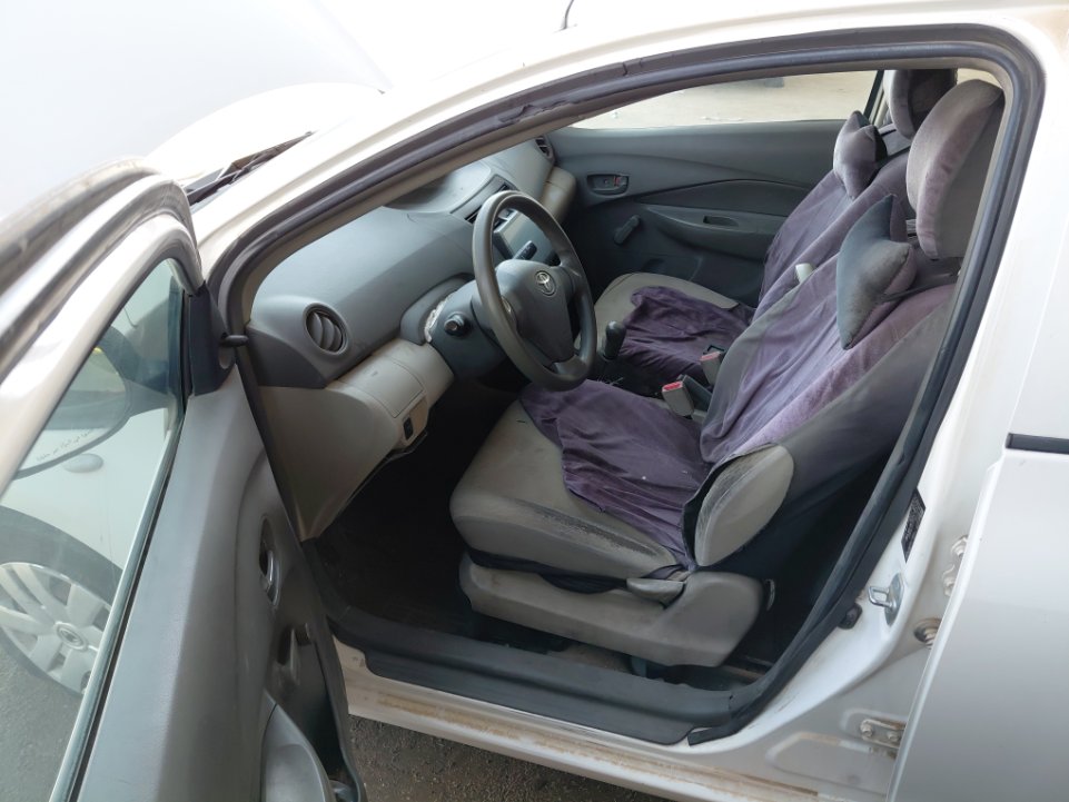 تويوتا يارس  2010 image