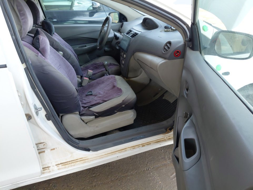 تويوتا يارس  2010 image