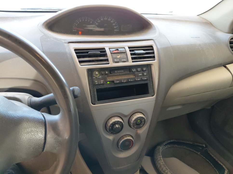 تويوتا يارس  2010 image