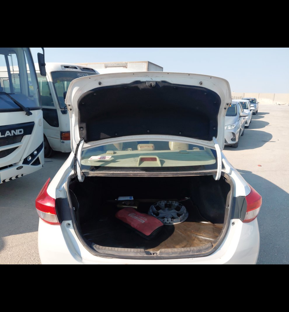تويوتا يارس Y FLT 2022 image