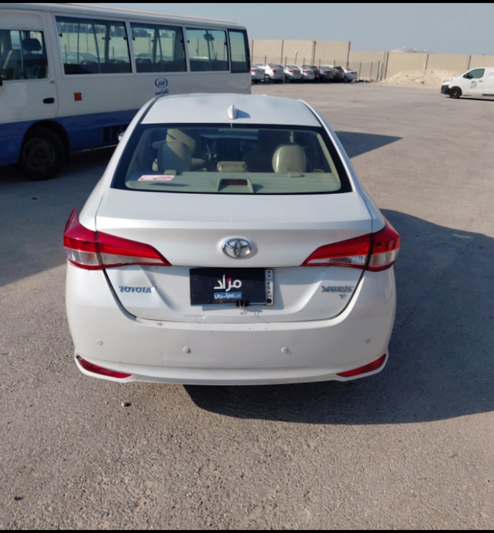 تويوتا يارس Y FLT 2022 image