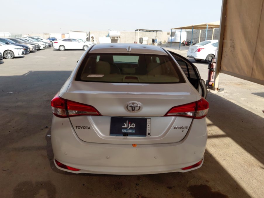 تويوتا يارس Y FLT 2022 image