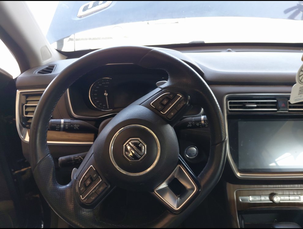 إم جي RX8 لوكس 2022 image