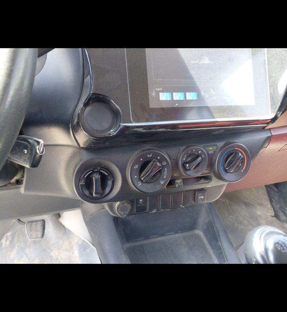 Toyota Hilux 4X4 - 2024 image