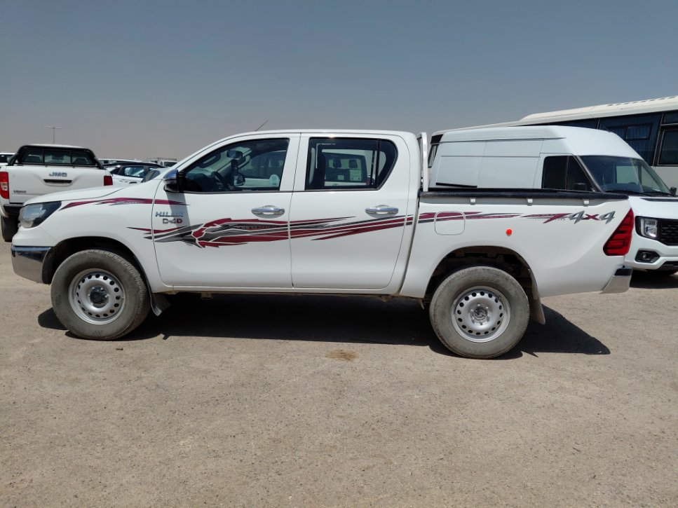Toyota Hilux 4X4 - 2024 image