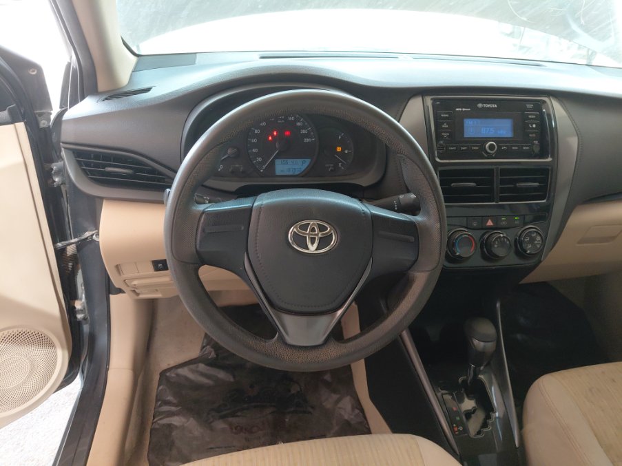 Toyota Yaris Y FLT 2021 image