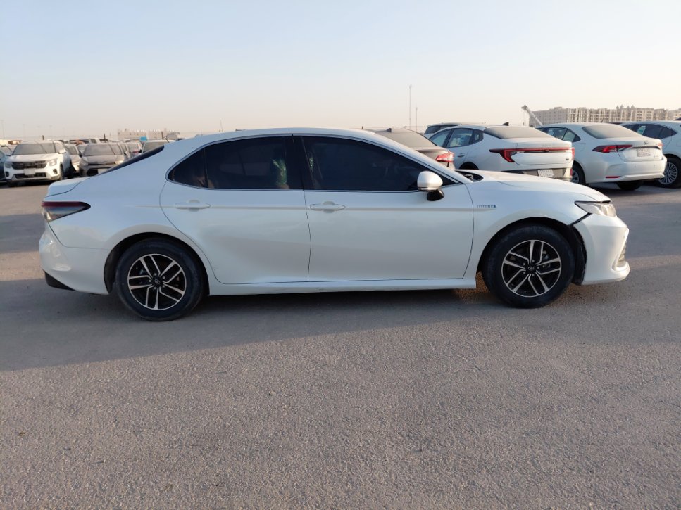 Toyota Camry LE HEV 2024 image