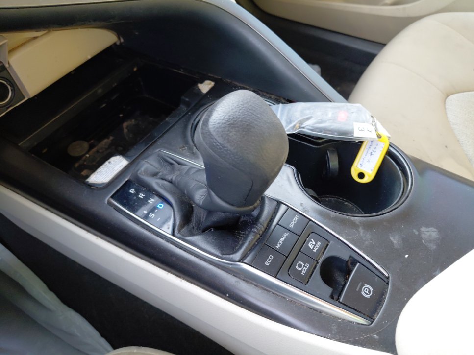 Toyota Camry LE HEV 2024 image