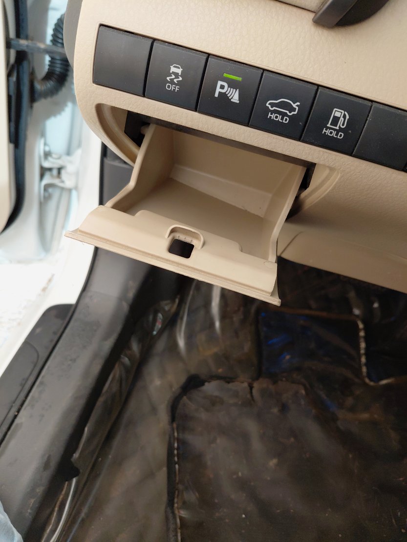 Toyota Camry GLE HEV 2024 image