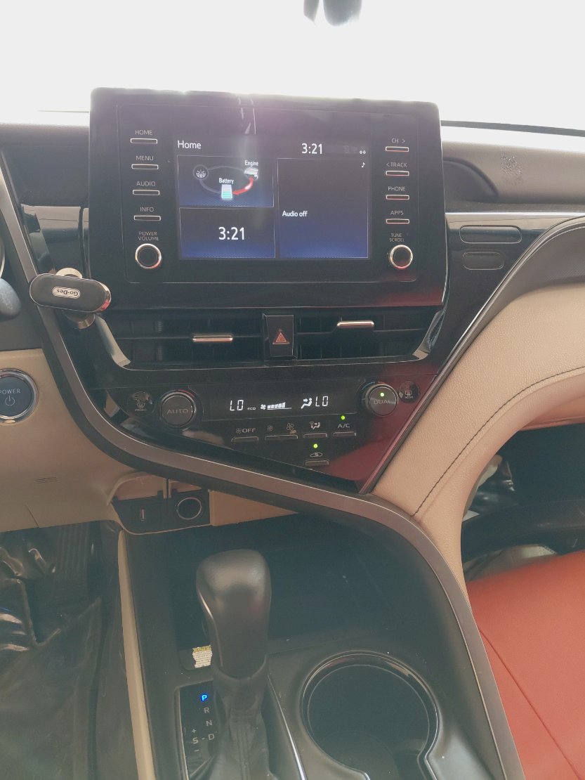 Toyota Camry GLE HEV 2024 image