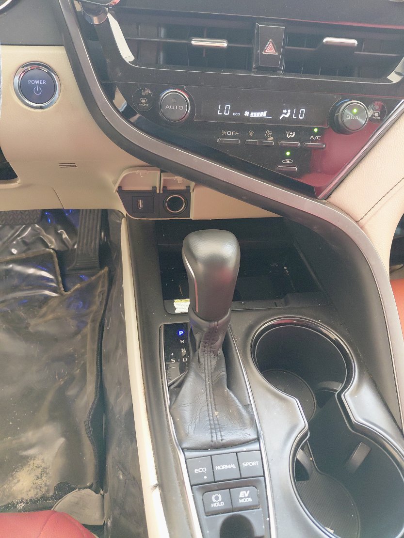 Toyota Camry GLE HEV 2024 image