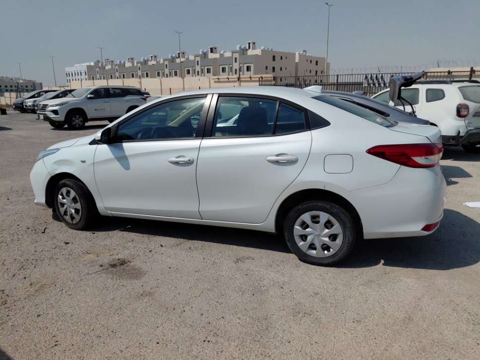 تويوتا يارس Y FLT 2021 image