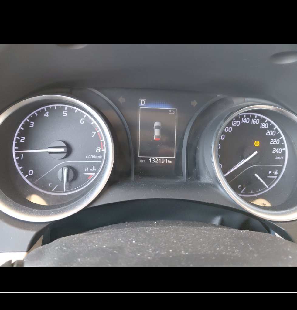 Toyota Camry GLE 2021 image