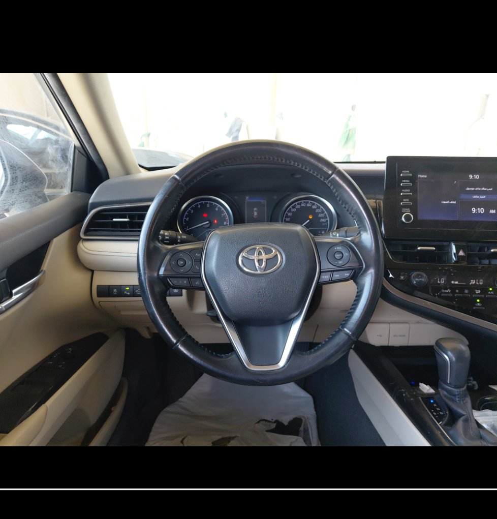 Toyota Camry GLE 2021 image