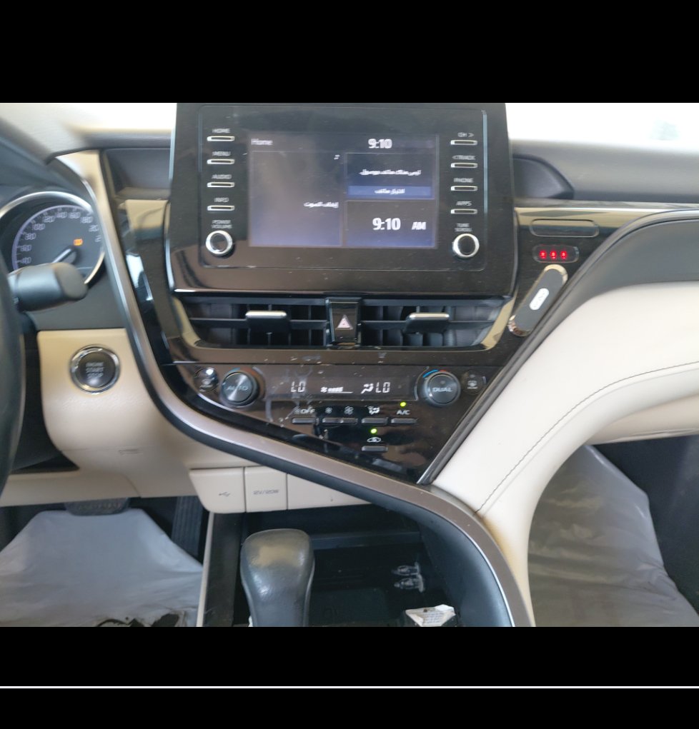 Toyota Camry GLE 2021 image