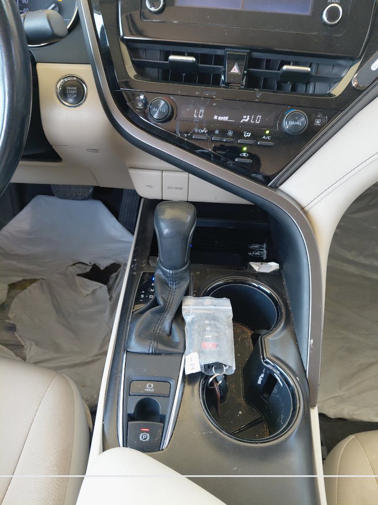 Toyota Camry GLE 2021 image