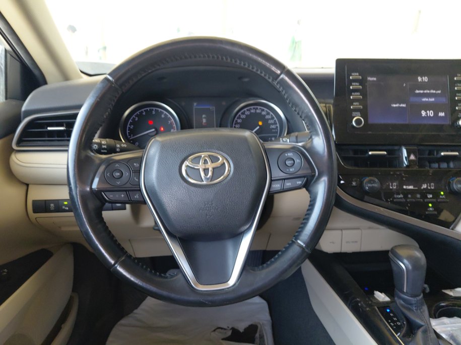 Toyota Camry GLE 2021 image