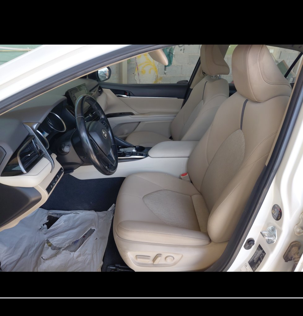 Toyota Camry GLE 2021 image