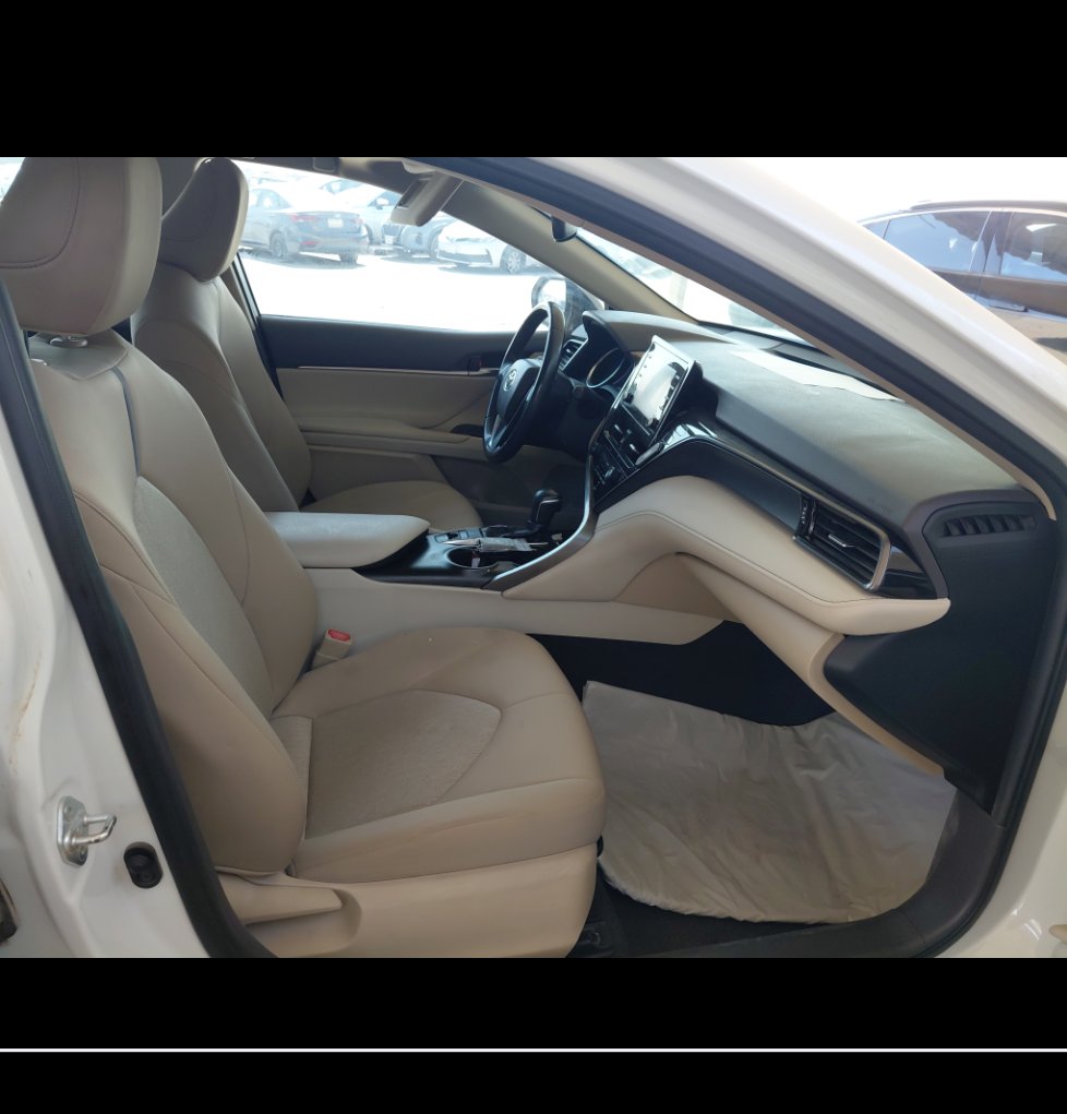 Toyota Camry GLE 2021 image
