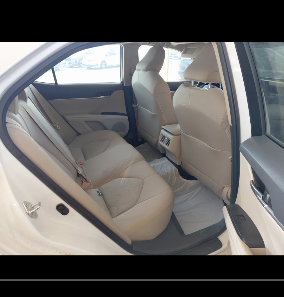 Toyota Camry GLE 2021 image