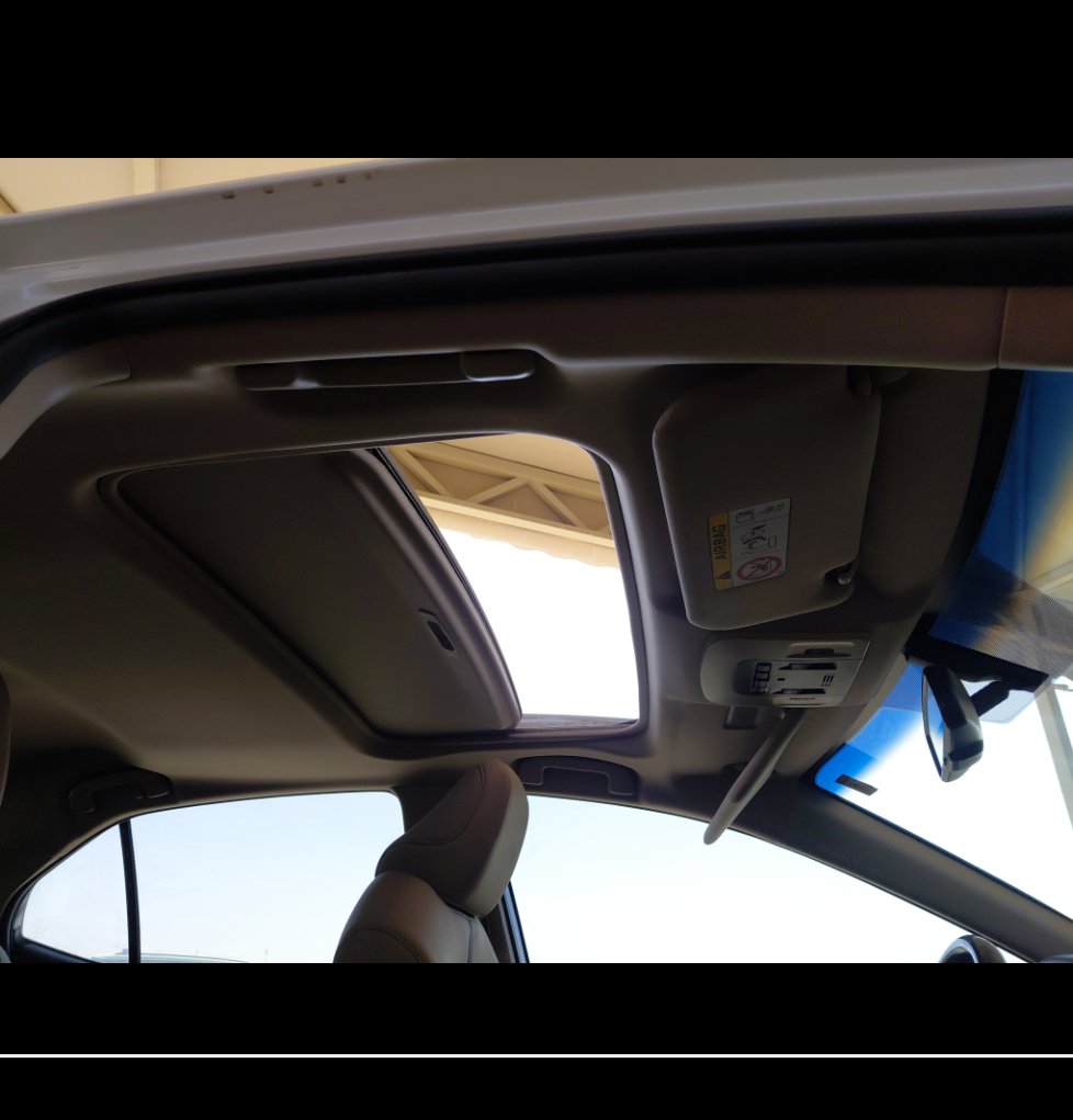 Toyota Camry GLE 2021 image