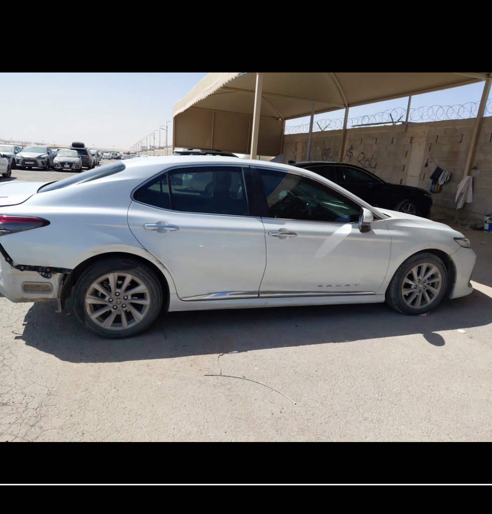 Toyota Camry GLE 2021 image