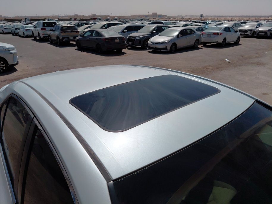 Toyota Camry GLE 2021 image