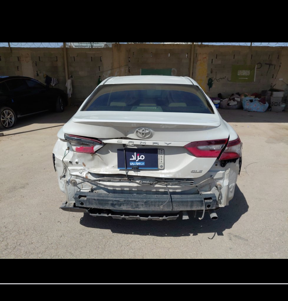 Toyota Camry GLE 2021 image
