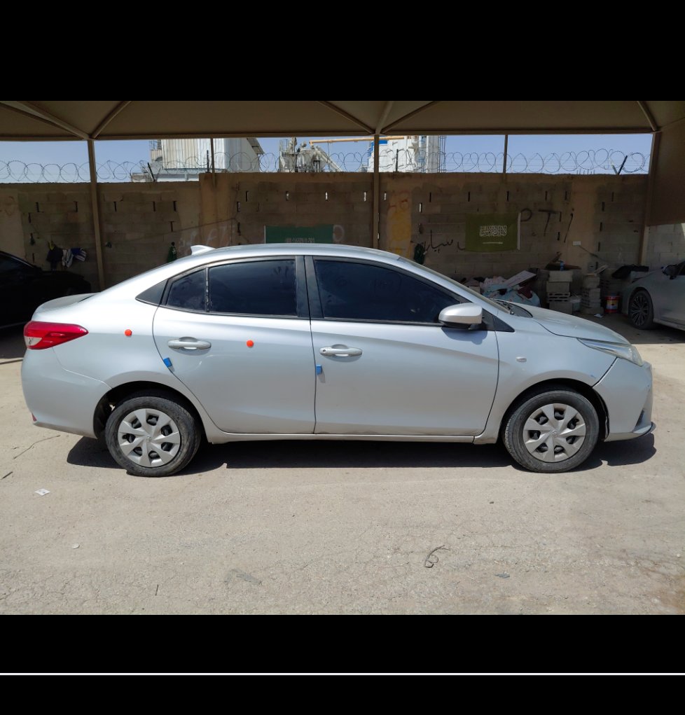 تويوتا يارس Y FLT 2022 image