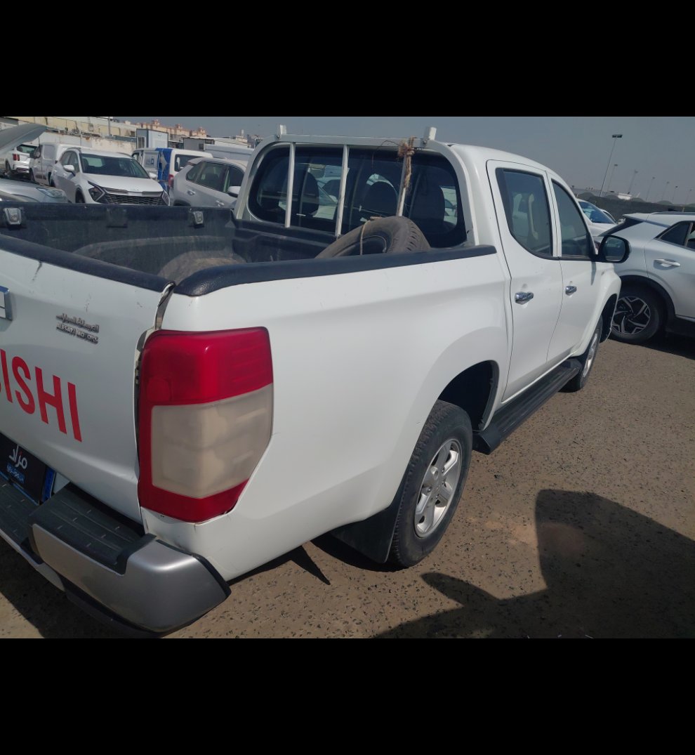 ميتسوبيشي L200 4X4- 2023 image