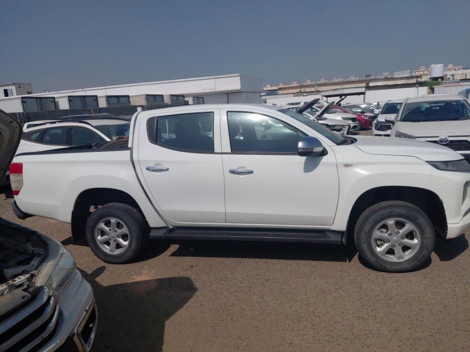 ميتسوبيشي L200 4X4- 2023 image